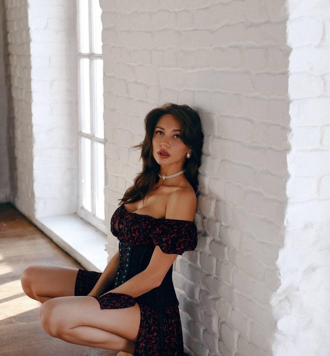 Маргоша привлекальеная девушка из Чистякова цена от 6000 руб