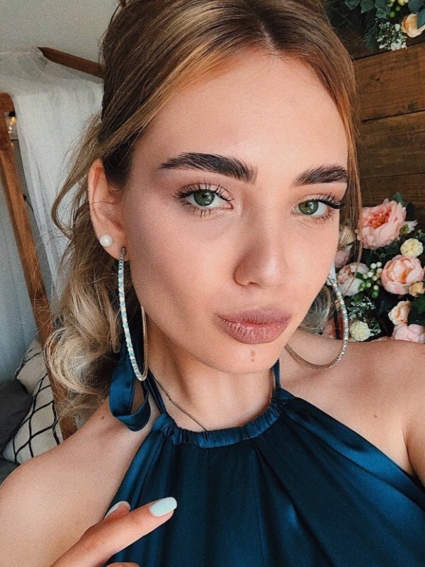 Ева привлекательная девушка из Чистякова цена от 3500 руб