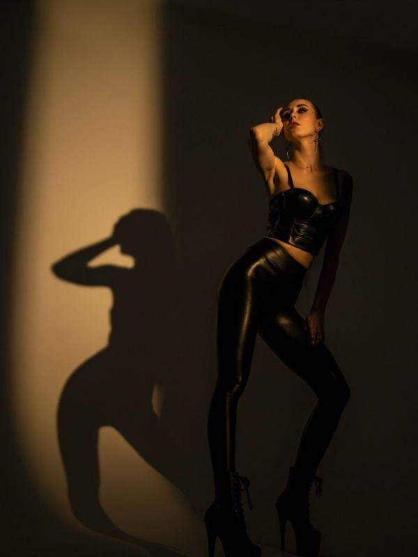 Галина привлекательная девушка из Чистякова цена от 6000 руб